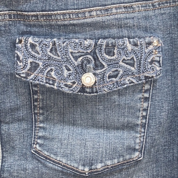 WHBM Jean Skirt distressed with Embroidered Pockets 8 - Picture 5 of 13